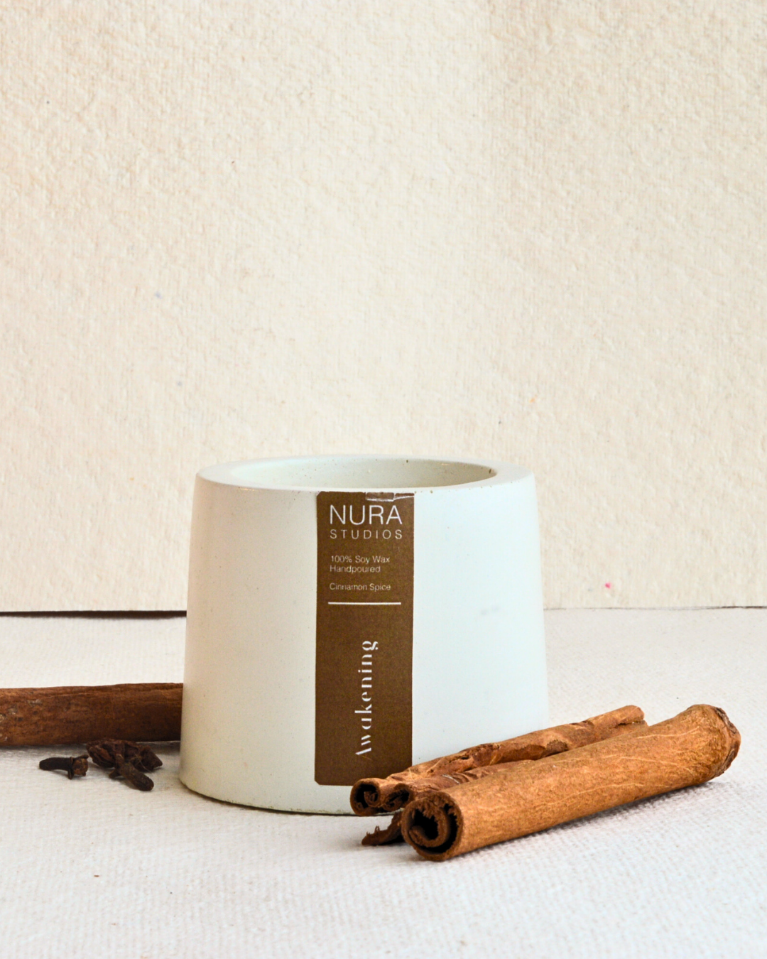 Awakening Scented Candle : Cinnamon Leaf & Cassia